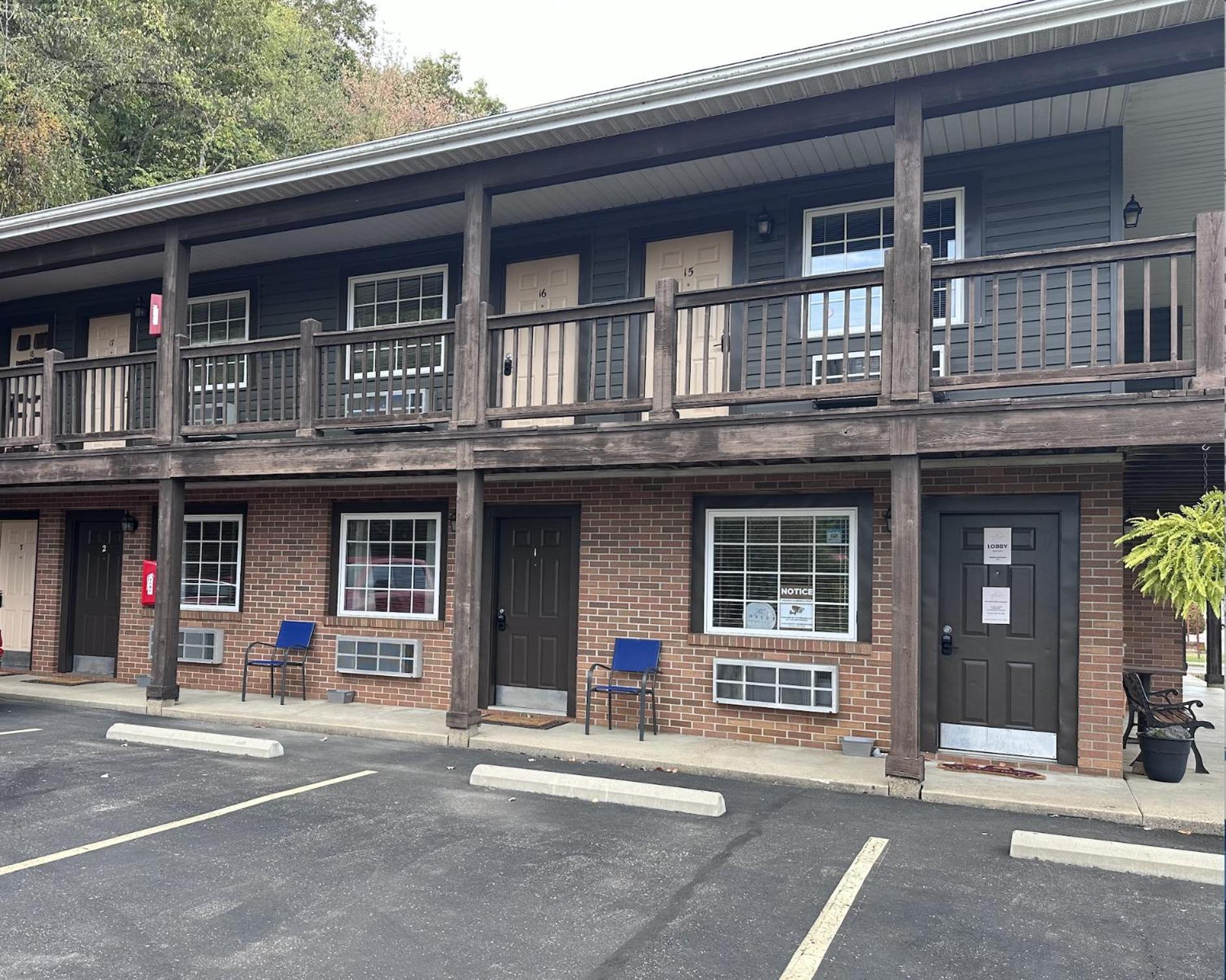The Roscoe Boutique Motel Coshocton Εξωτερικό φωτογραφία